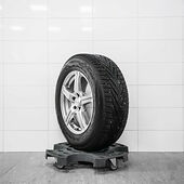 PlatinumCars Kompletta hjul Nitro 8x17 5x113 ET38 CB66 + Nokian Hakkapeliitta R2 SUV 235/65R17